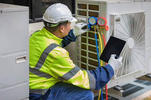 Professional Hvac technician working in Wallis, TX
